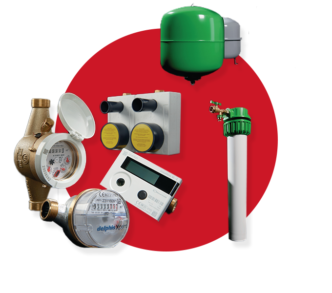 Man sieht Produktfreisteller vor einem roten großen Kreis, der stilistisch als Spotlight dient. Die dargestellten Produkte stellen Beispiele für das Produktsortiment im Bereich Haus- und Installationstechnik dar. Zu sehen sind Wasserzähler, Ventile, Thermostate und Heizkessel.